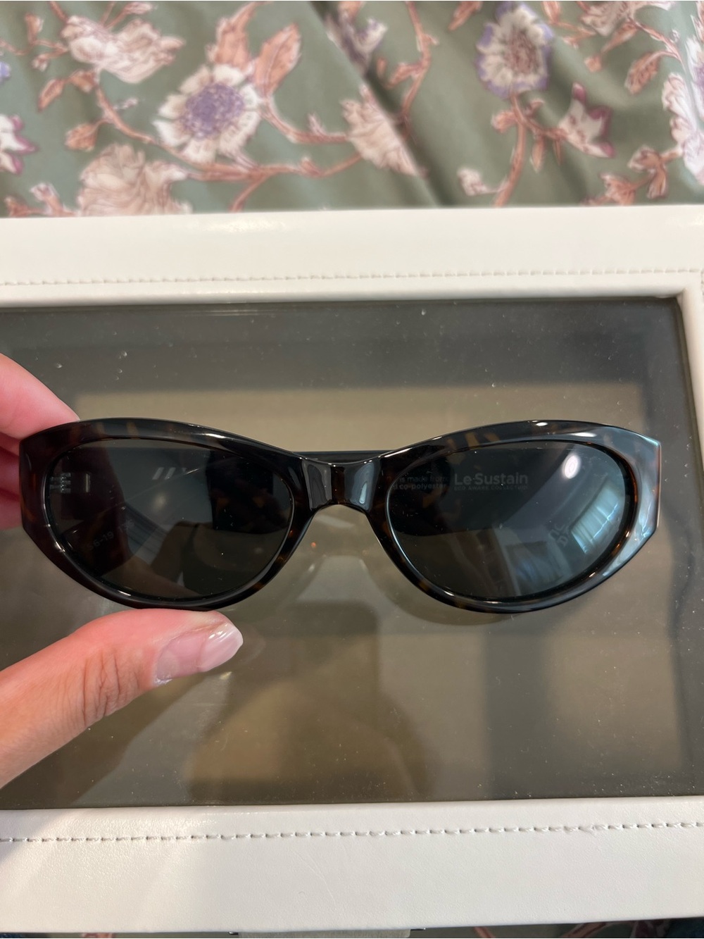 Le Specs Black Tortoiseshell Oval Sunglasses - Picture 2 of 3